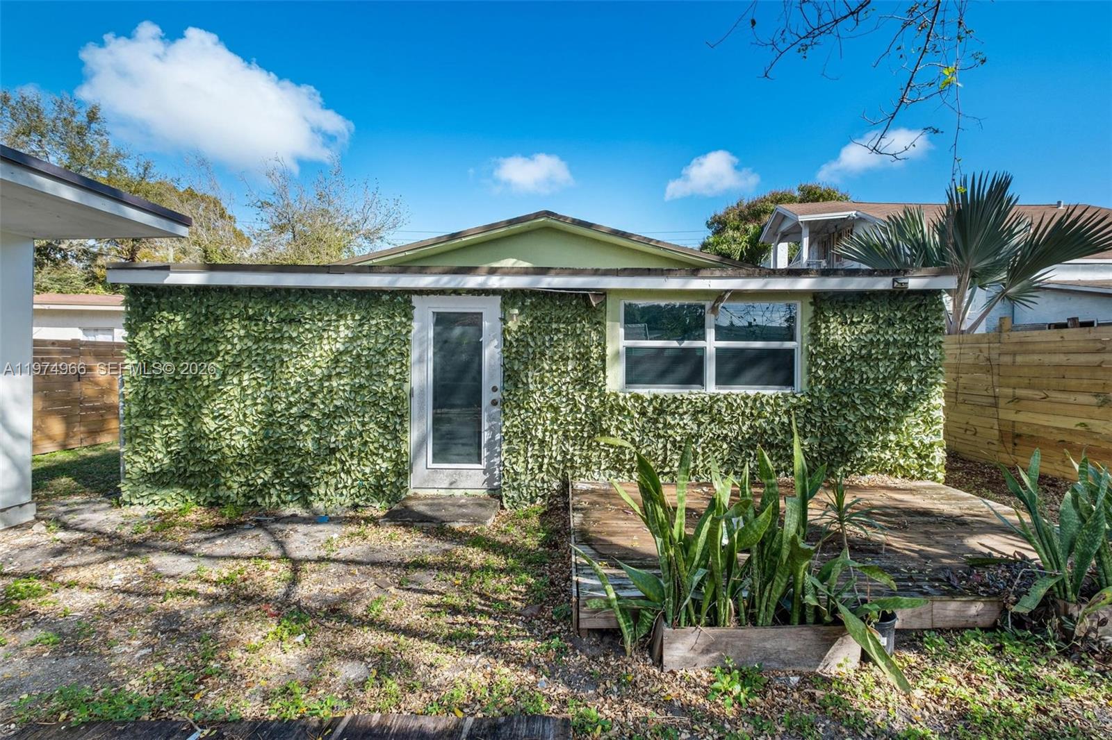 276 NW 40th St Miami, FL 33127