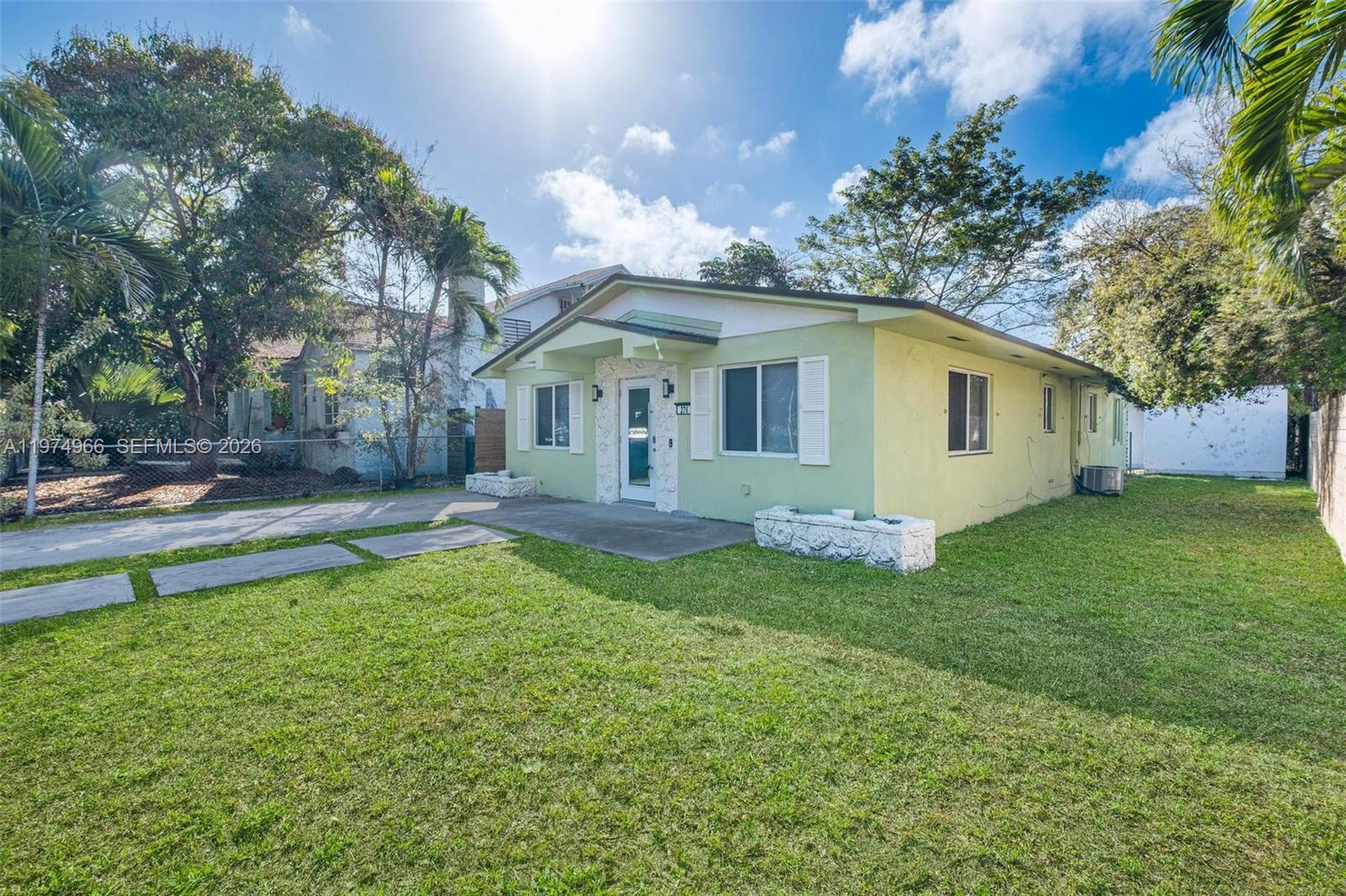 276 NW 40th St Miami, FL 33127