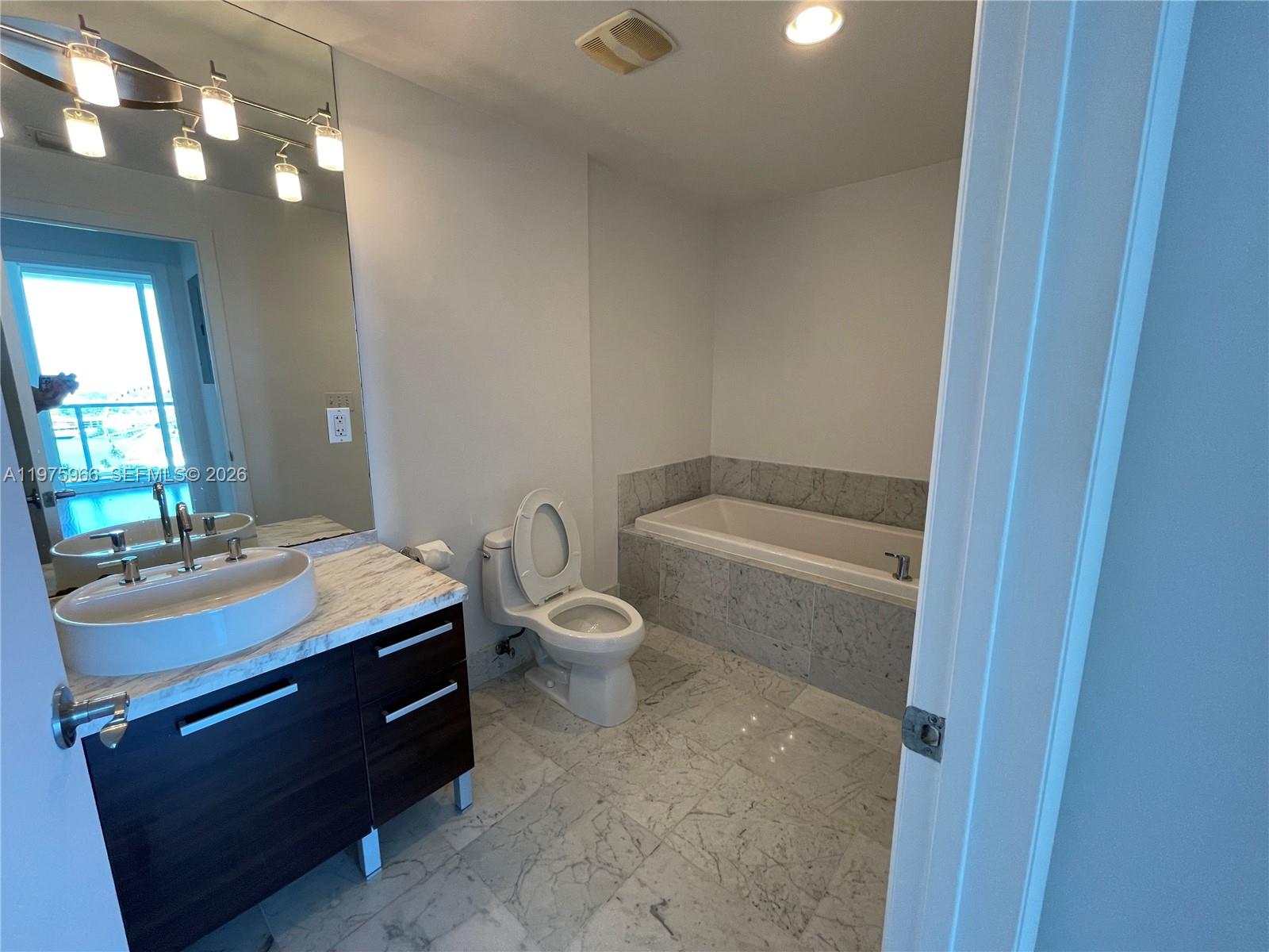 253 NE 2nd St #1707 Miami, FL 33132