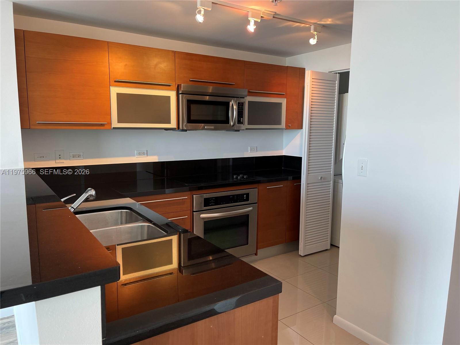 253 NE 2nd St #1707 Miami, FL 33132