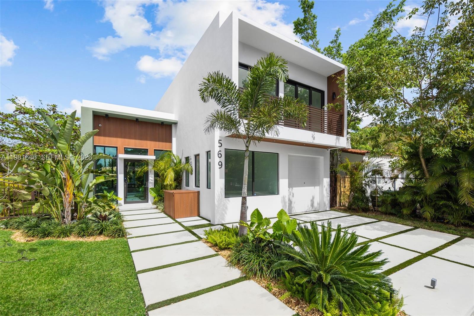 569 NW 44th St Miami, FL 33127