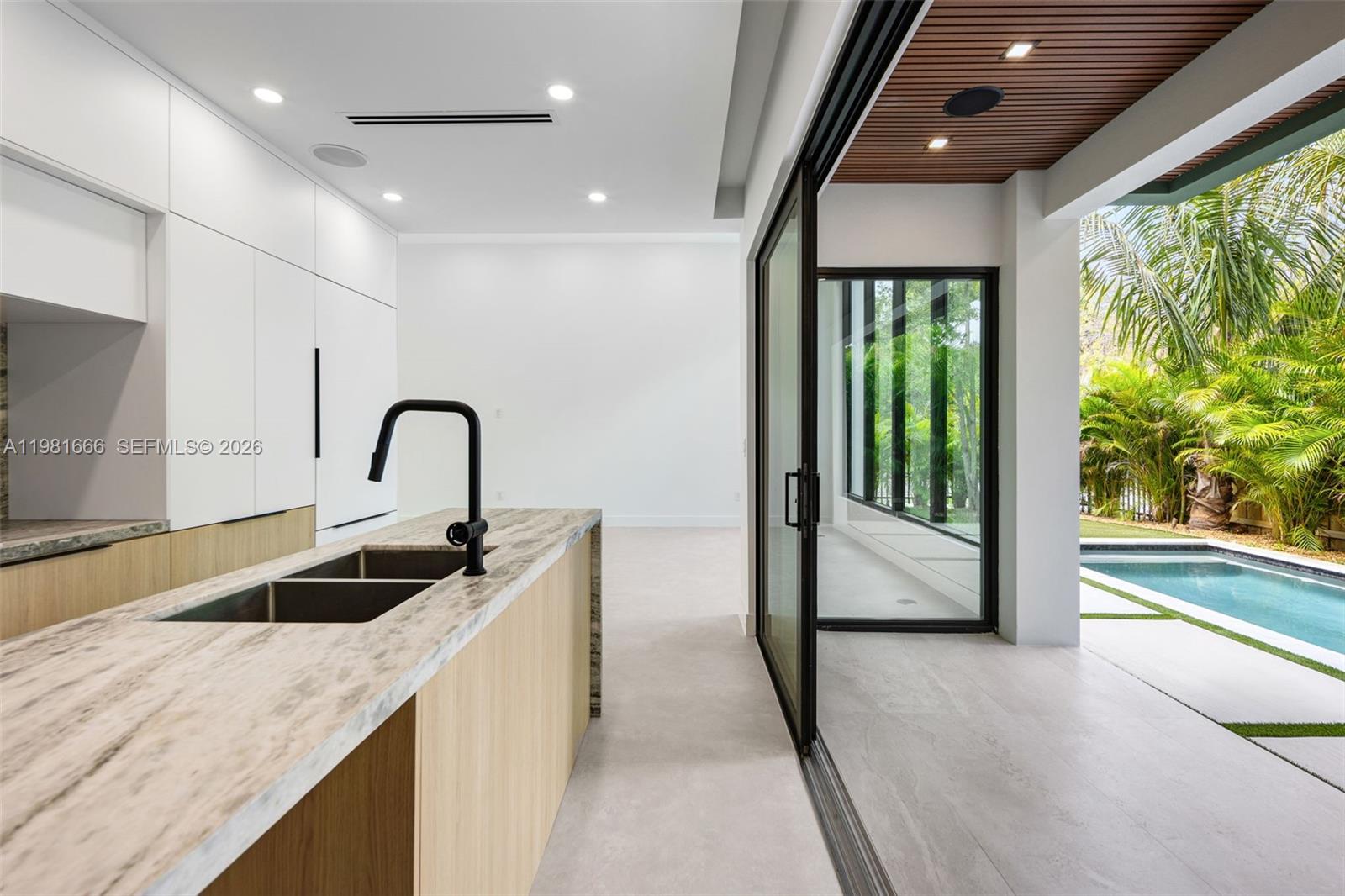 569 NW 44th St Miami, FL 33127