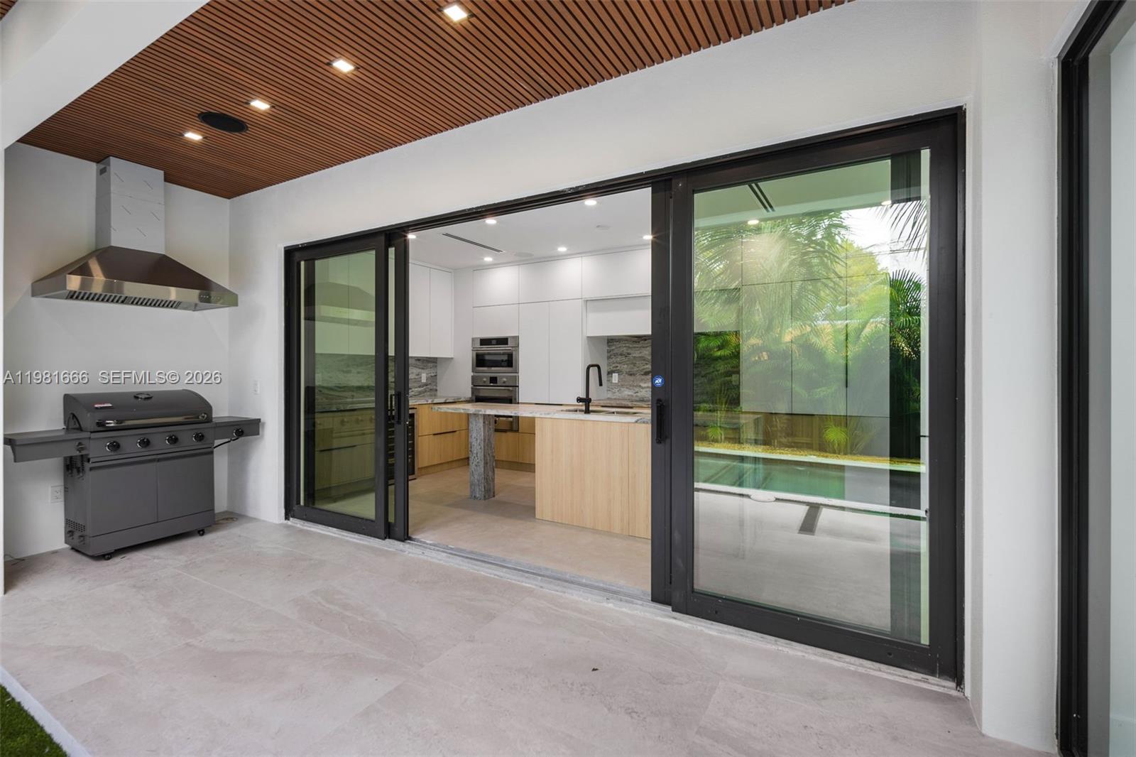 569 NW 44th St Miami, FL 33127