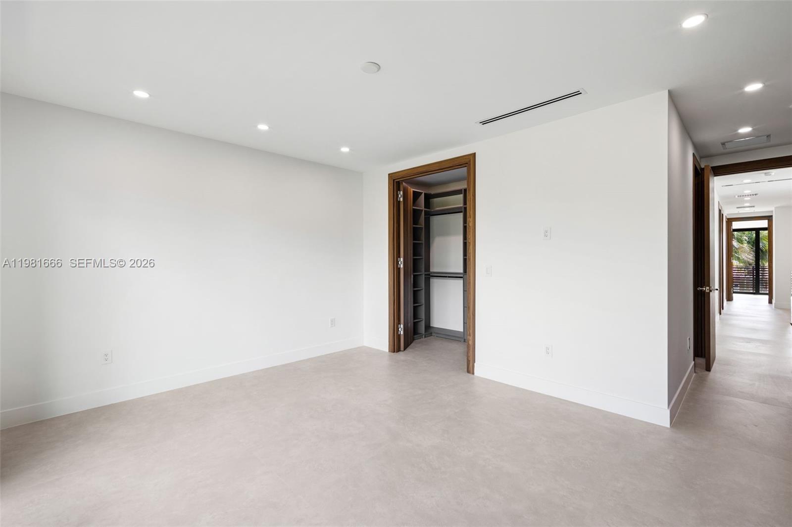 569 NW 44th St Miami, FL 33127