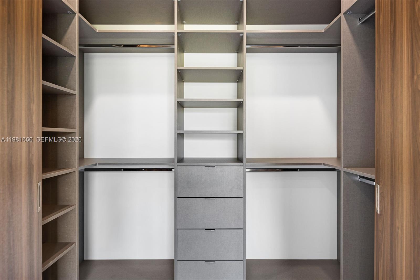 569 NW 44th St Miami, FL 33127