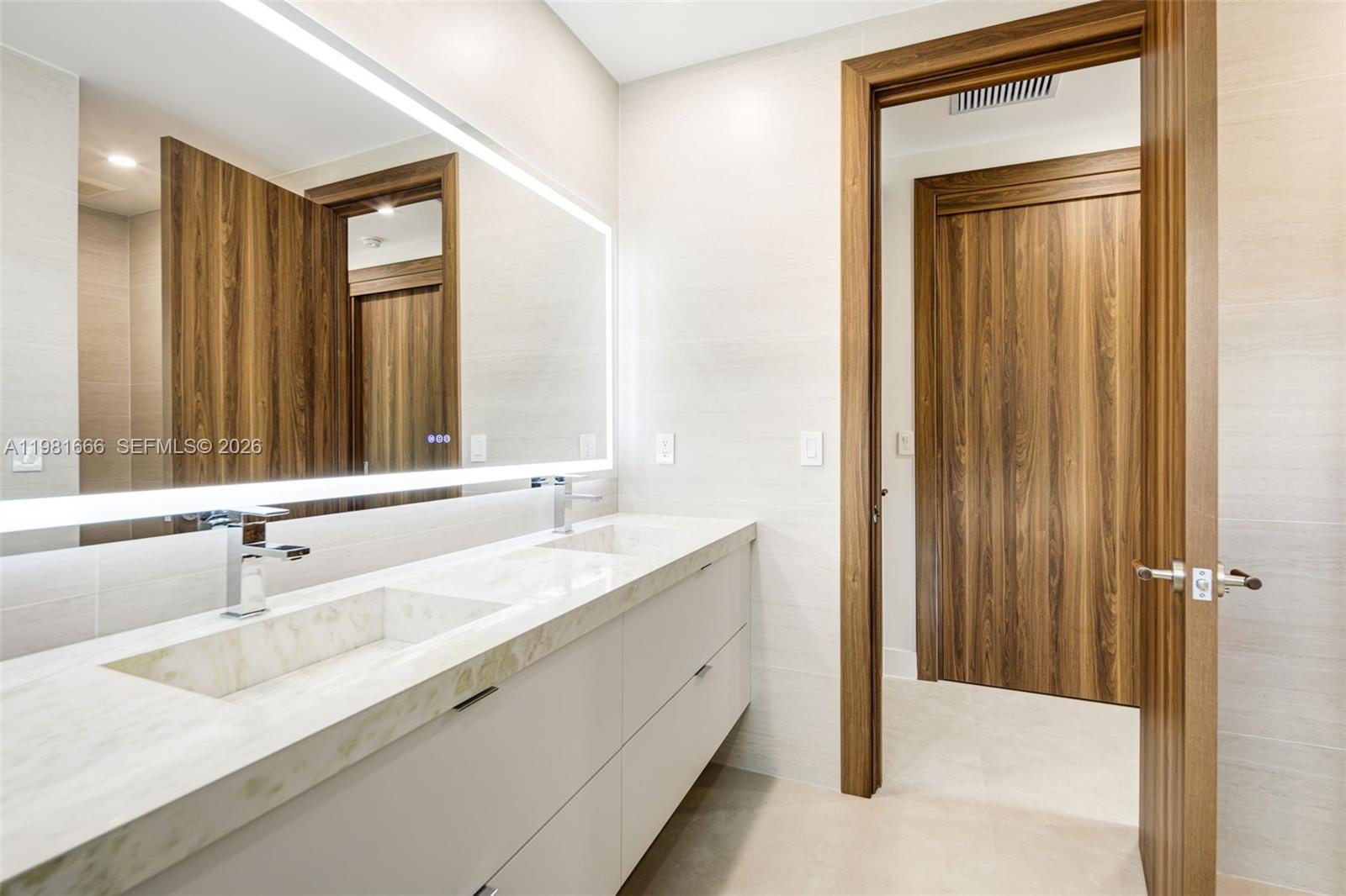 569 NW 44th St Miami, FL 33127