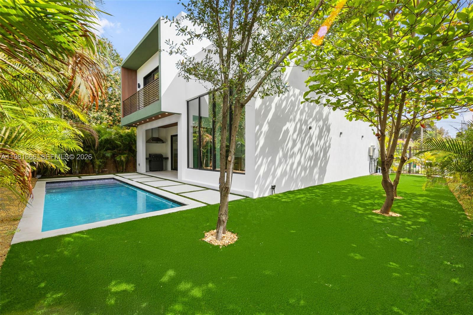 569 NW 44th St Miami, FL 33127