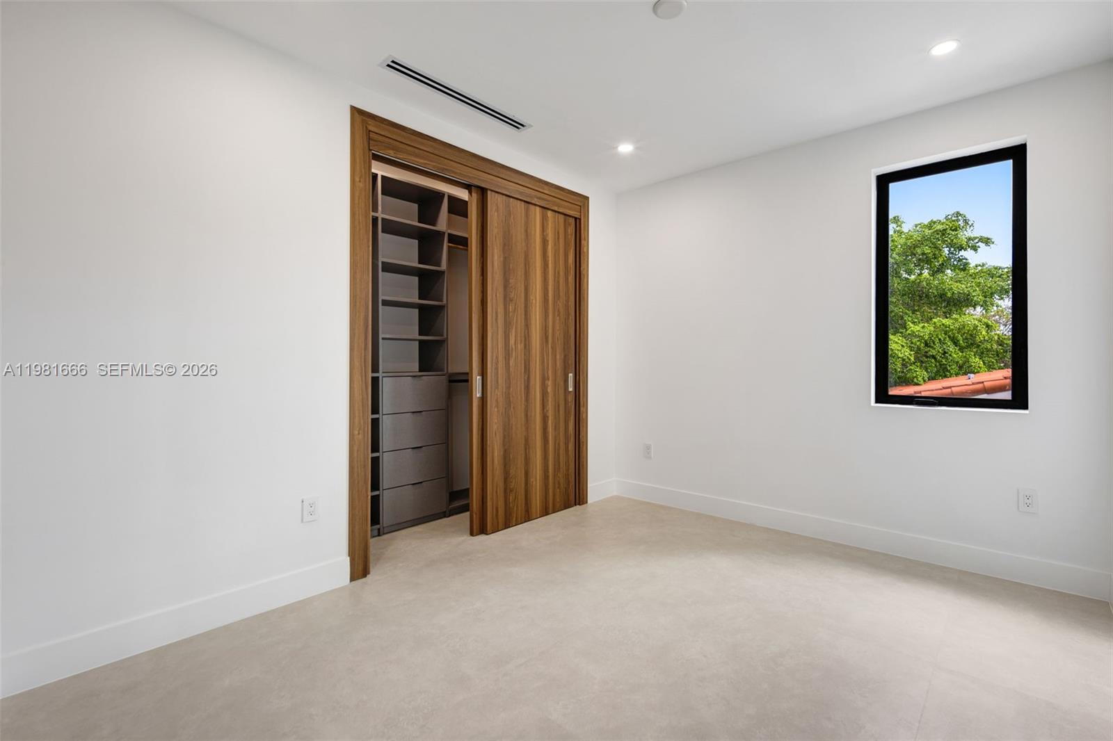 569 NW 44th St Miami, FL 33127