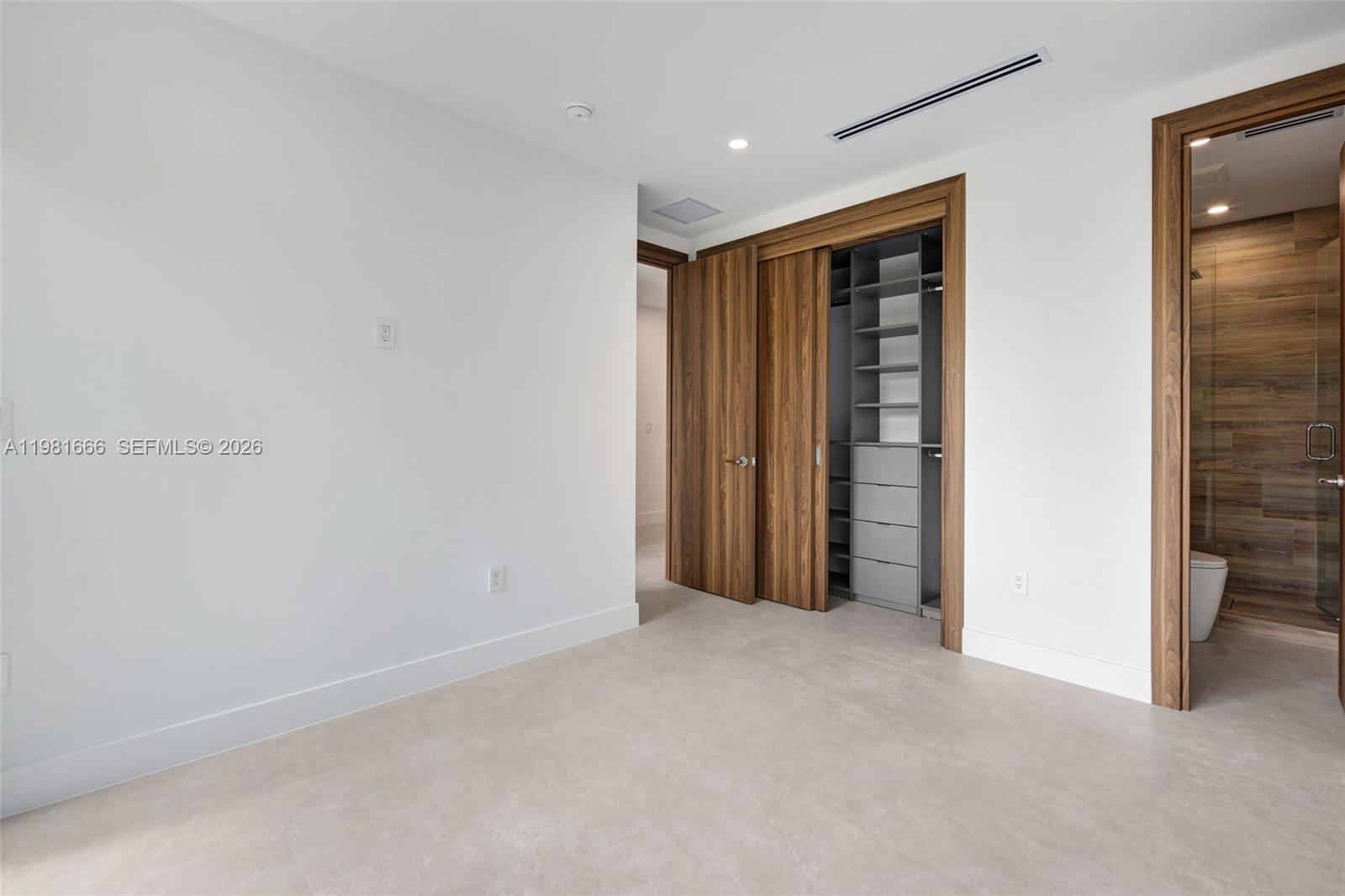 569 NW 44th St Miami, FL 33127