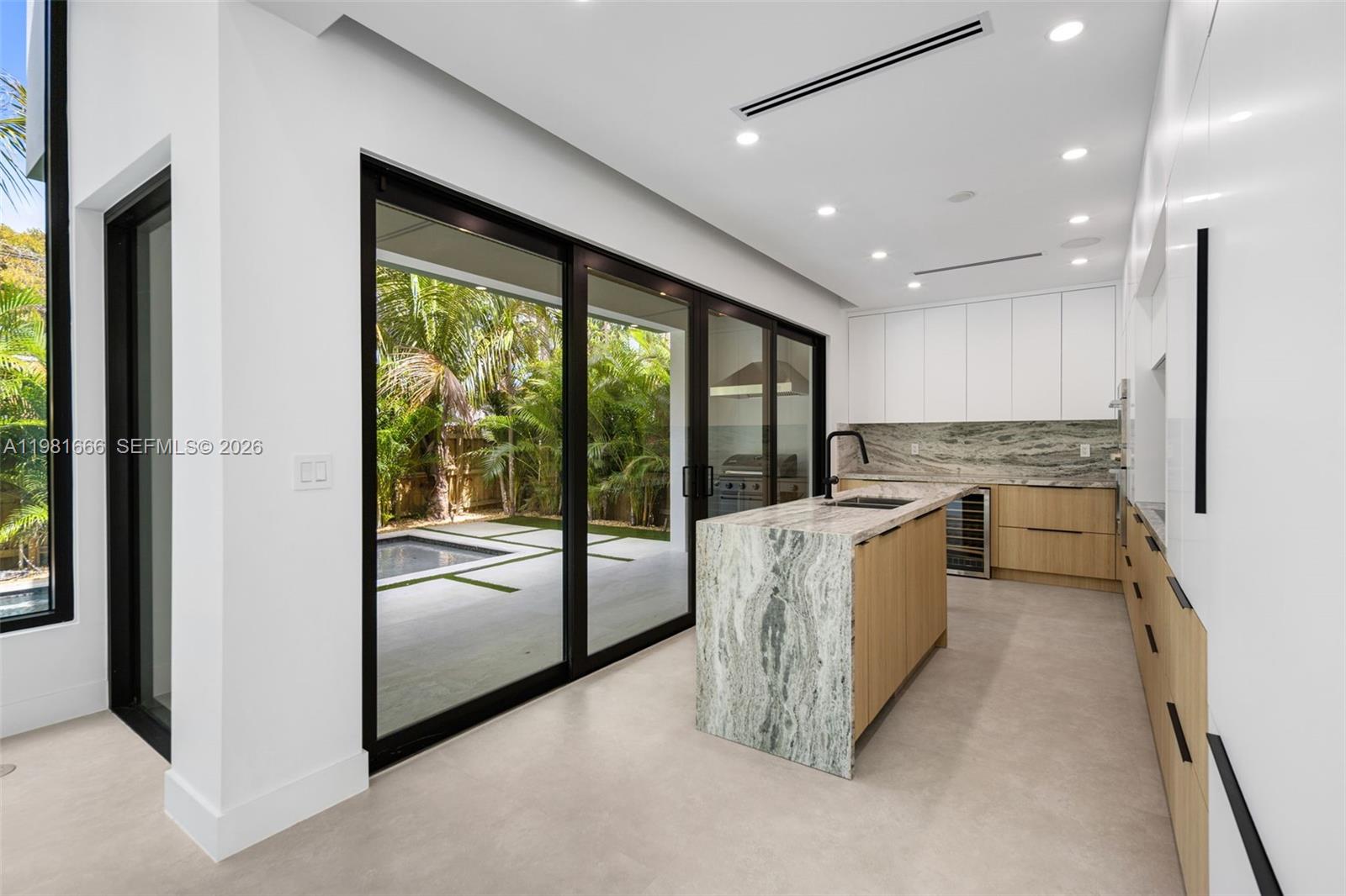 569 NW 44th St Miami, FL 33127