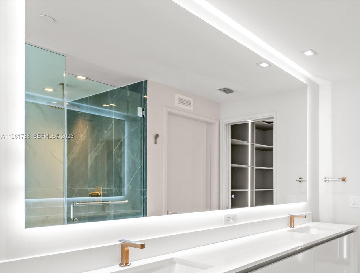 700 NE 24th St #2402 Miami, FL 33137