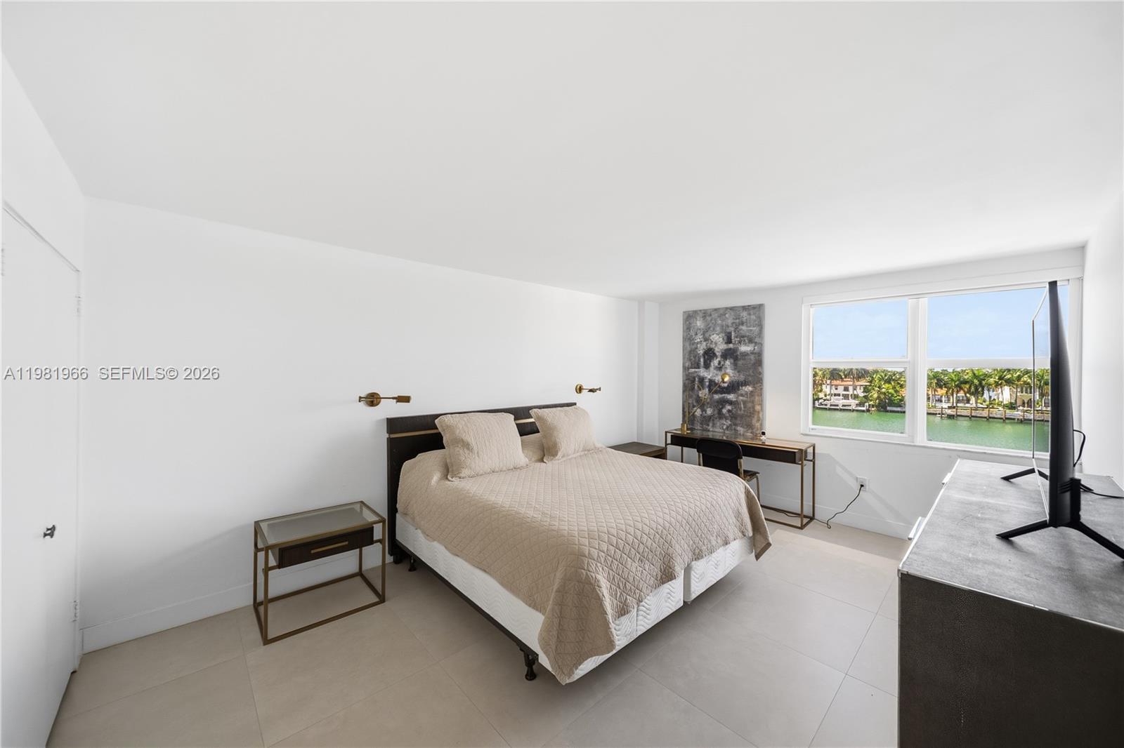 5750 Collins Ave #4F Miami Beach, FL 33140