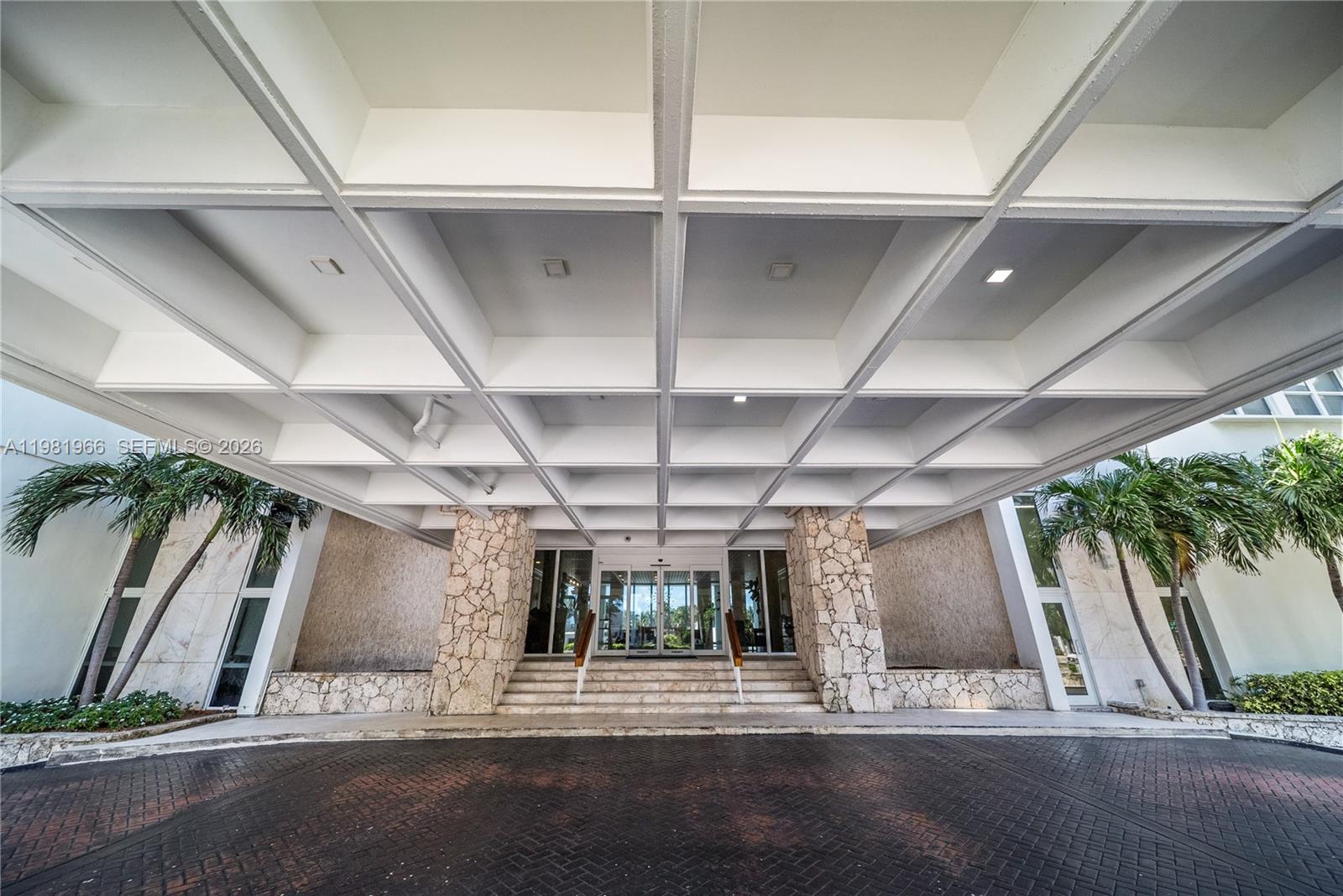 5750 Collins Ave #4F Miami Beach, FL 33140