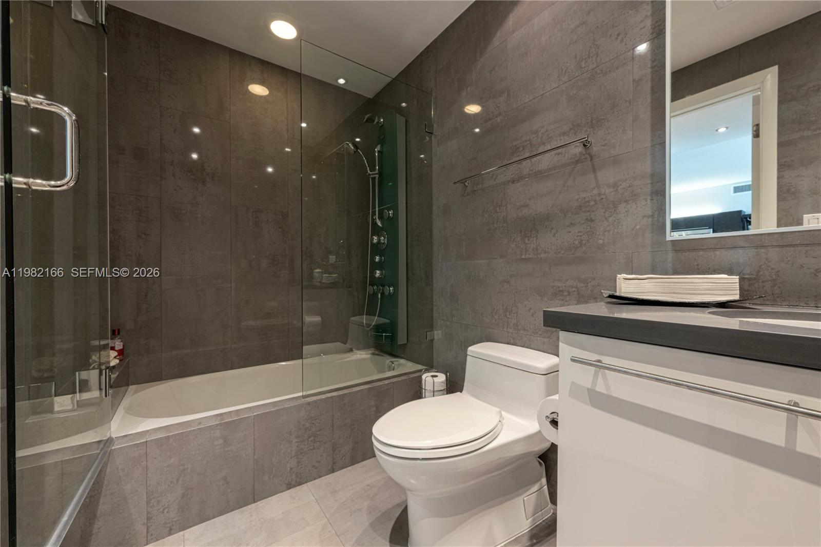 90 SW 3rd St #2116 Miami, FL 33130