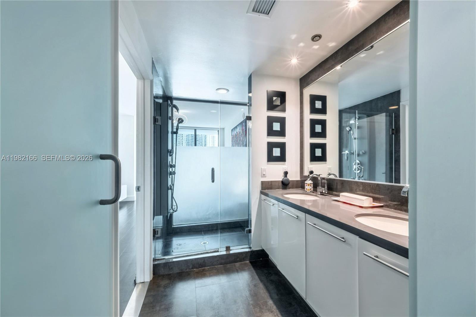 90 SW 3rd St #2116 Miami, FL 33130