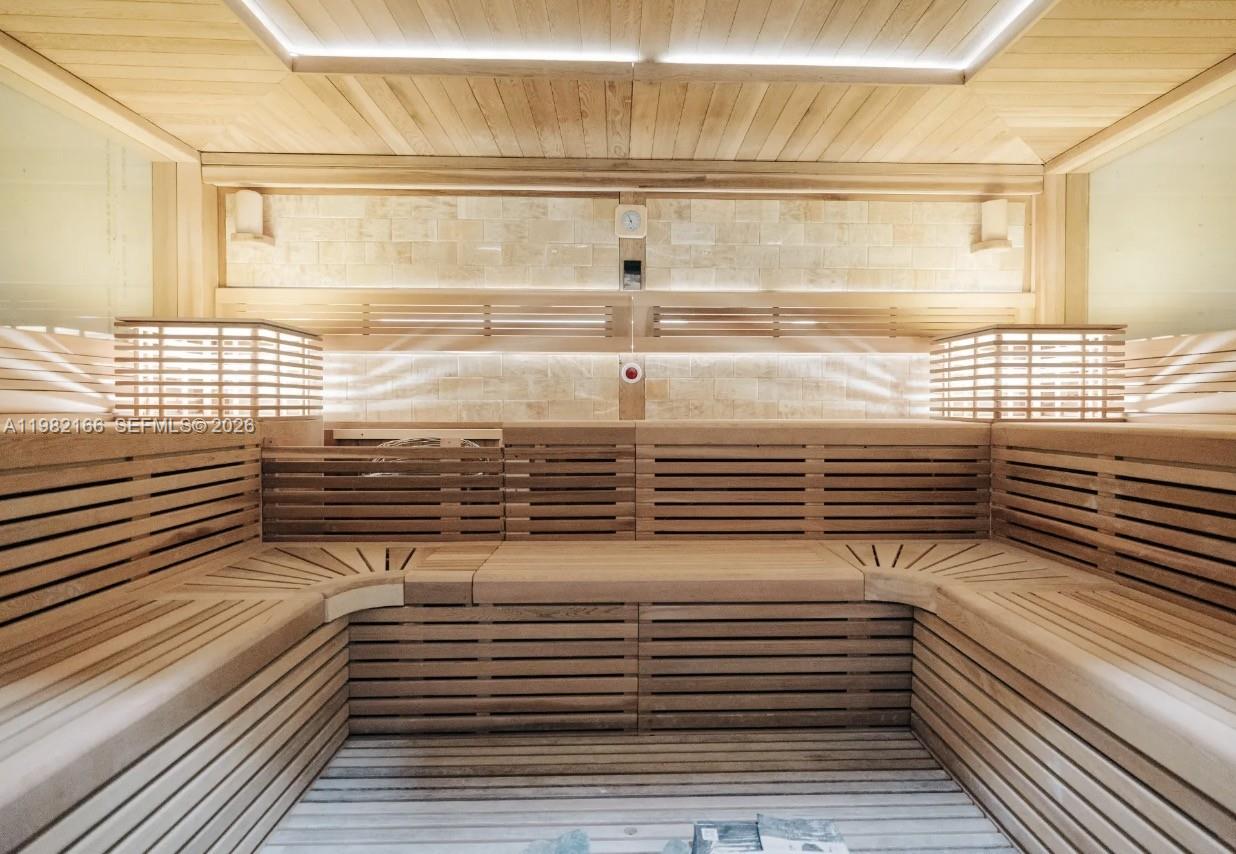 90 SW 3rd St #2116 Miami, FL 33130