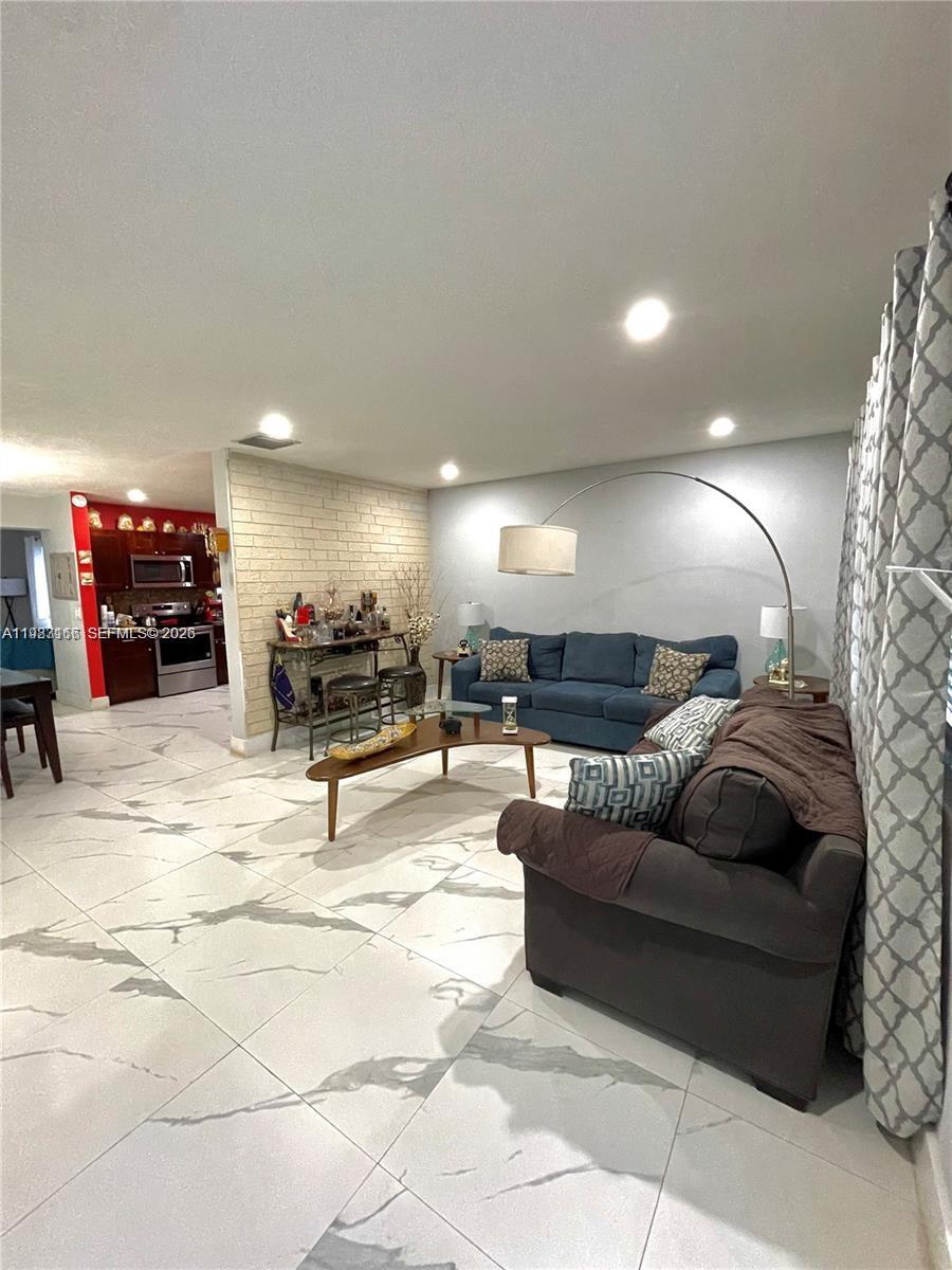 210 SW 65th Way Pembroke Pines, FL 33023