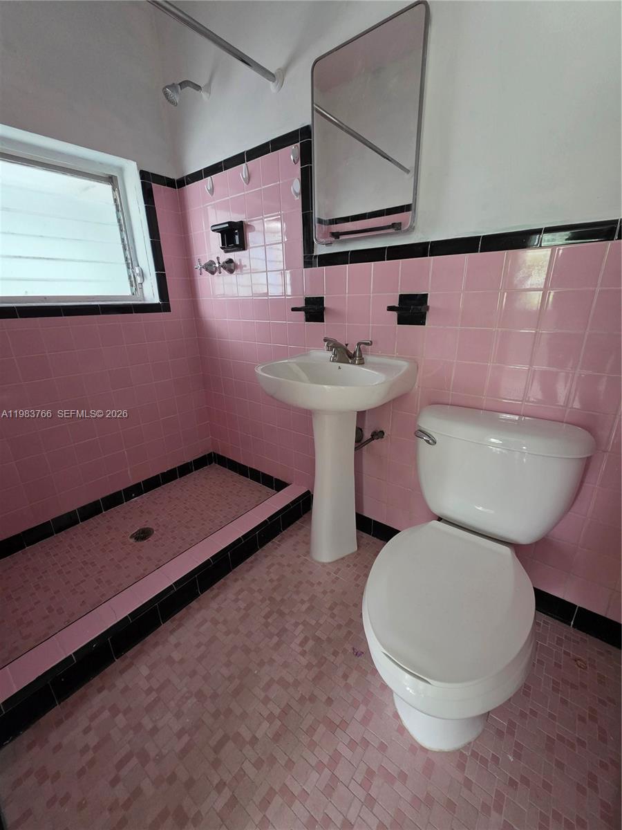 1 Esplanade Dr #1 Miami Springs, FL 33166