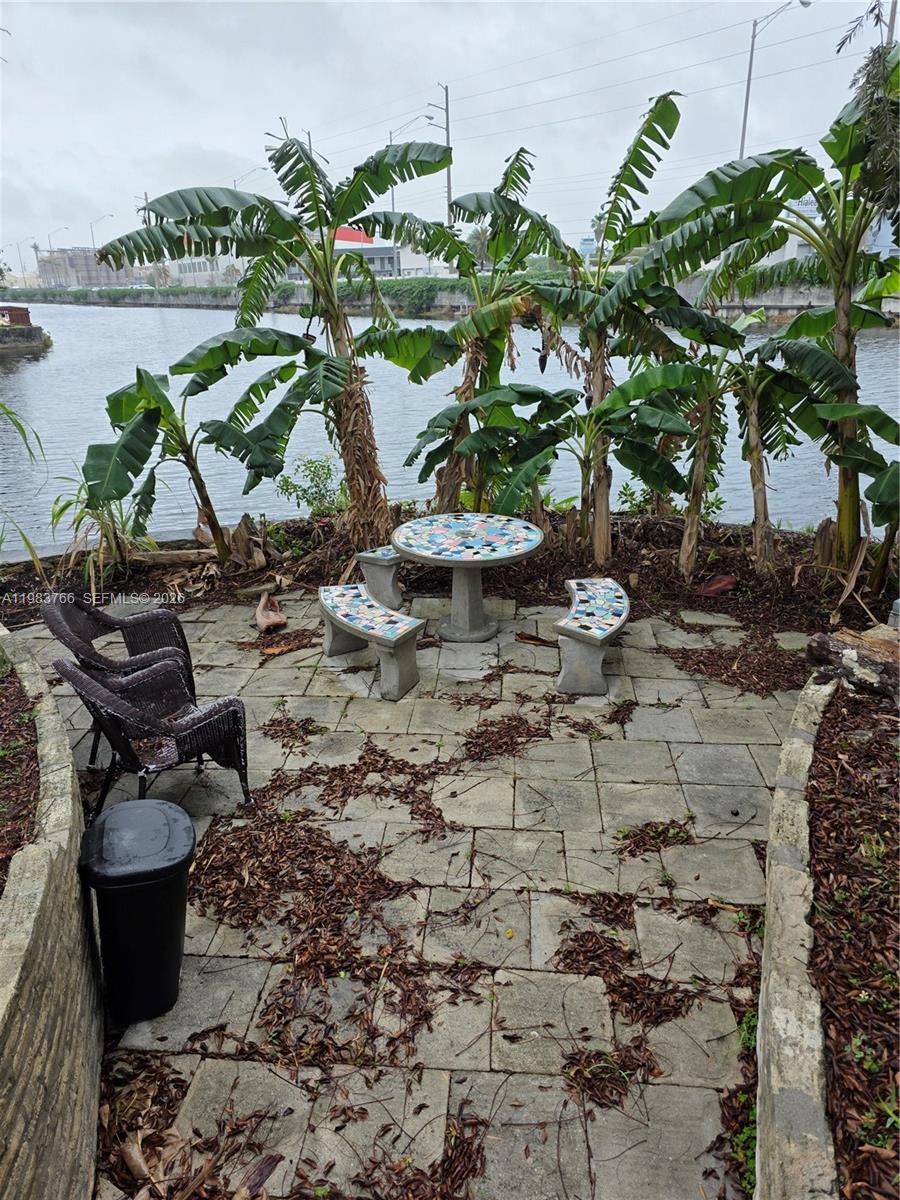 1 Esplanade Dr #1 Miami Springs, FL 33166