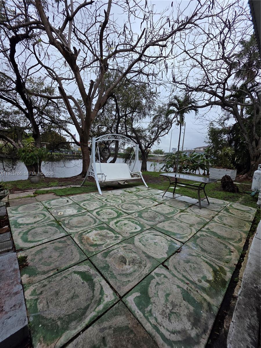 1 Esplanade Dr #1 Miami Springs, FL 33166