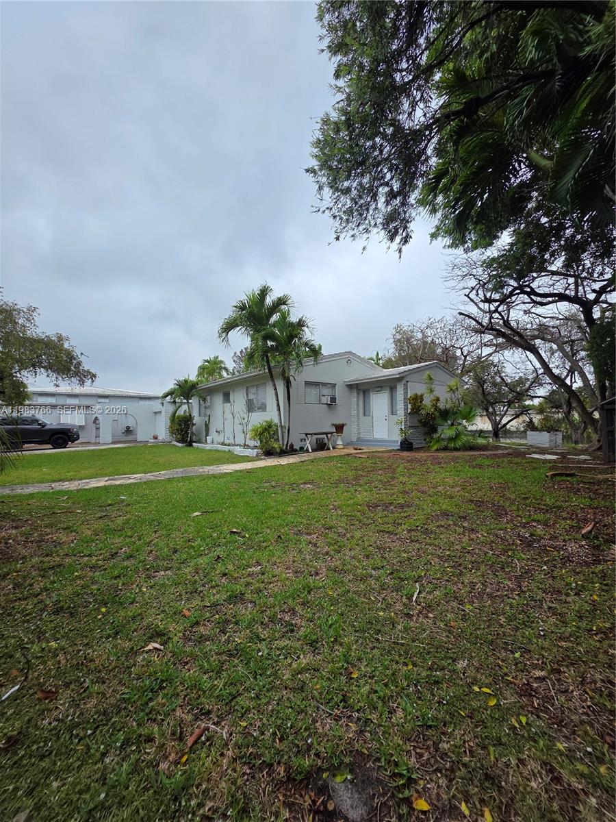 1 Esplanade Dr #1 Miami Springs, FL 33166