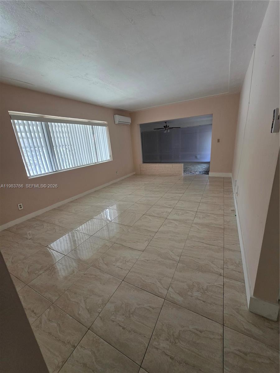 1 Esplanade Dr #1 Miami Springs, FL 33166