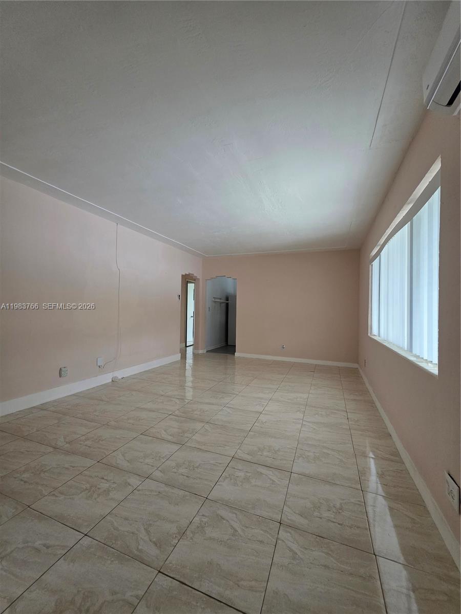 1 Esplanade Dr #1 Miami Springs, FL 33166