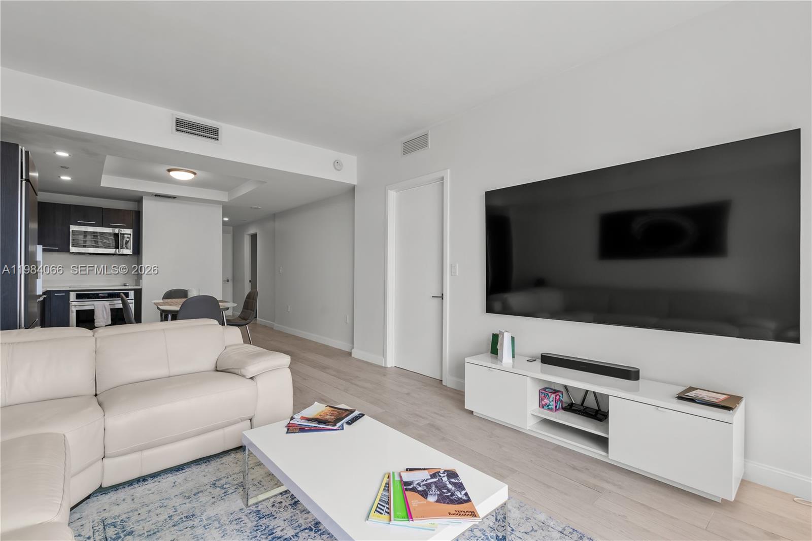 45 SW 9th St #1405 Miami, FL 33130