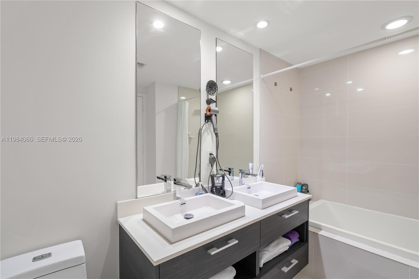 45 SW 9th St #1405 Miami, FL 33130