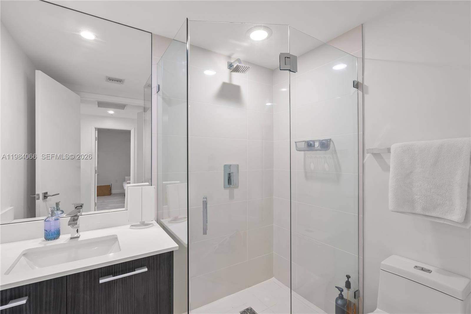 45 SW 9th St #1405 Miami, FL 33130