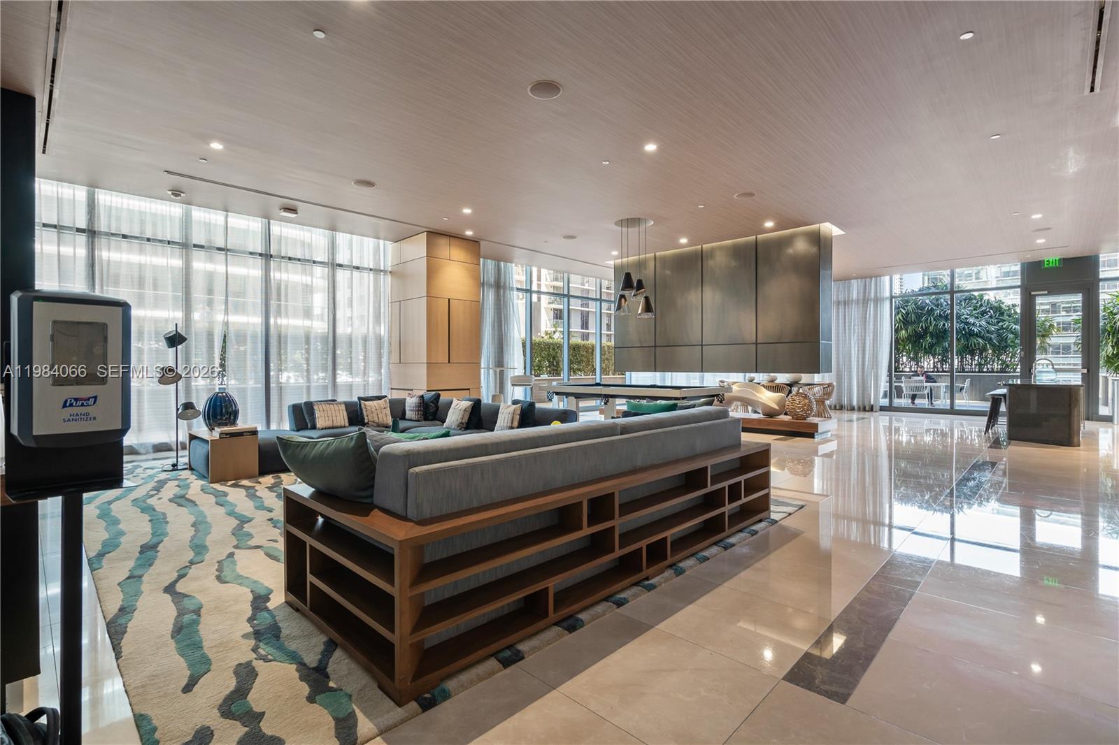 45 SW 9th St #1405 Miami, FL 33130