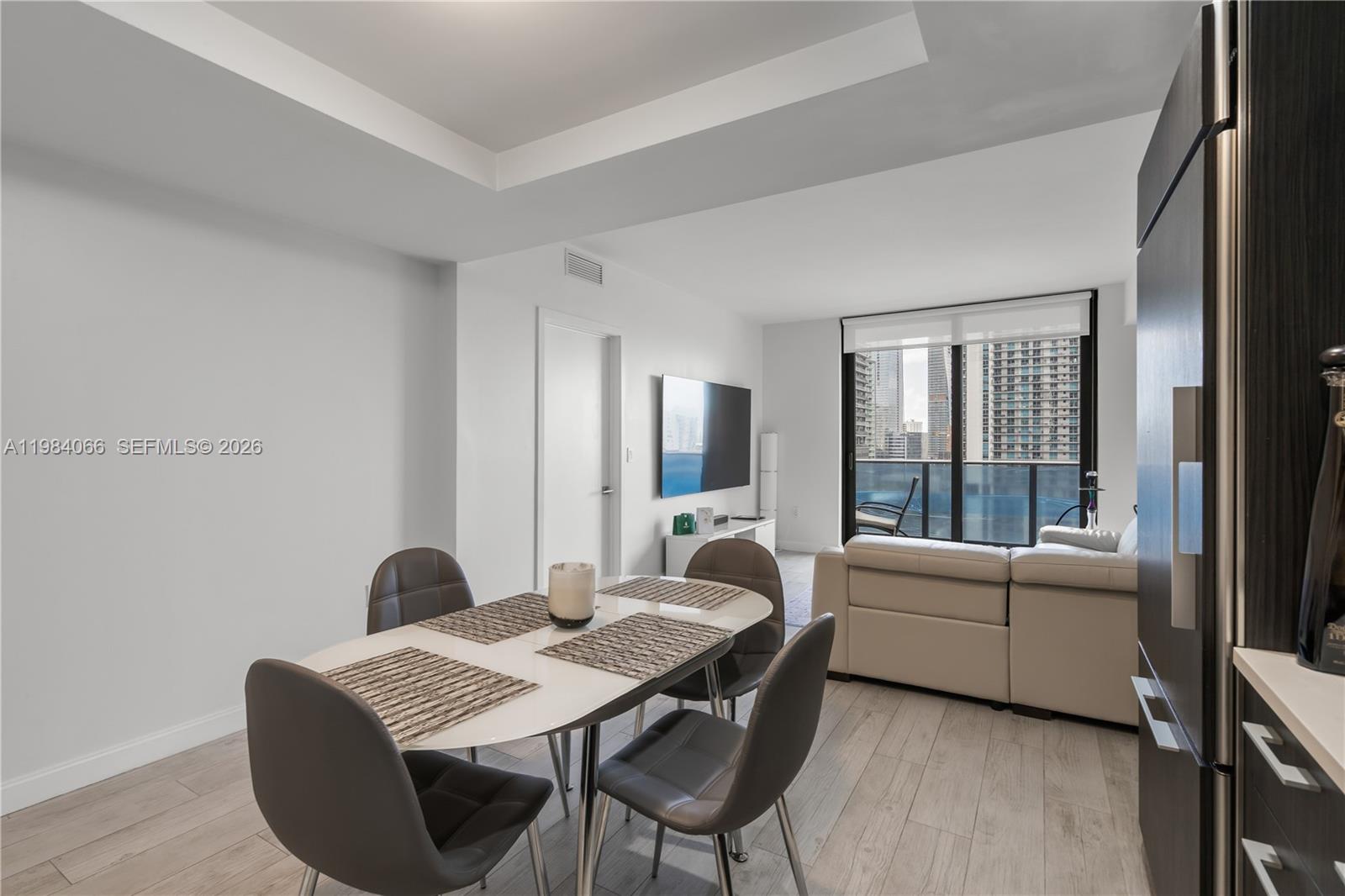 45 SW 9th St #1405 Miami, FL 33130