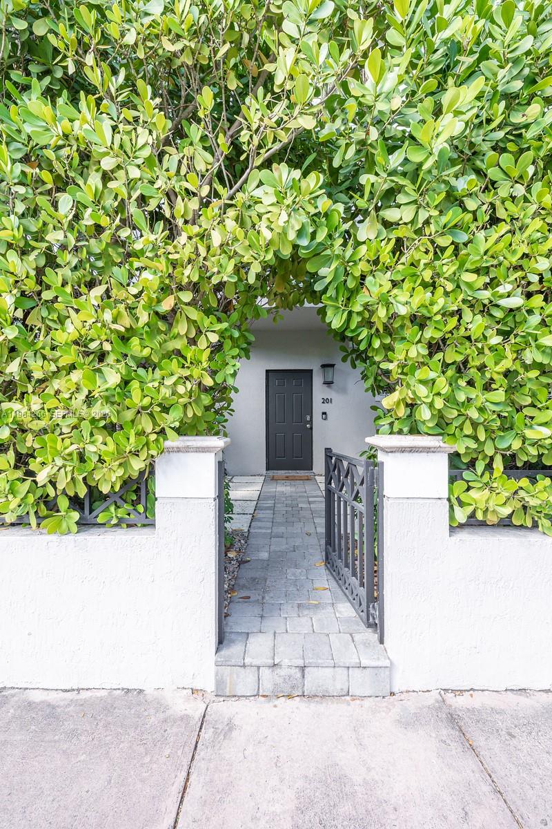 261 Navarre Ave #B-1 Coral Gables, FL 33134