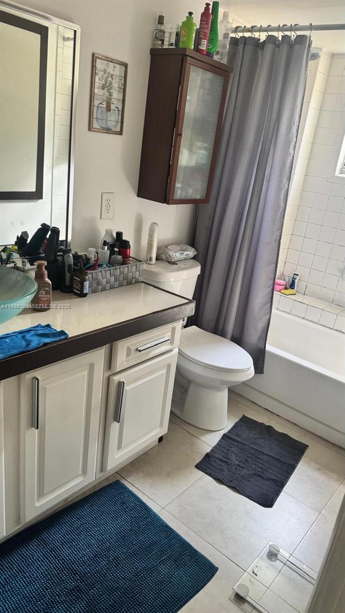 8215 Lake Dr #201 Doral, FL 33166