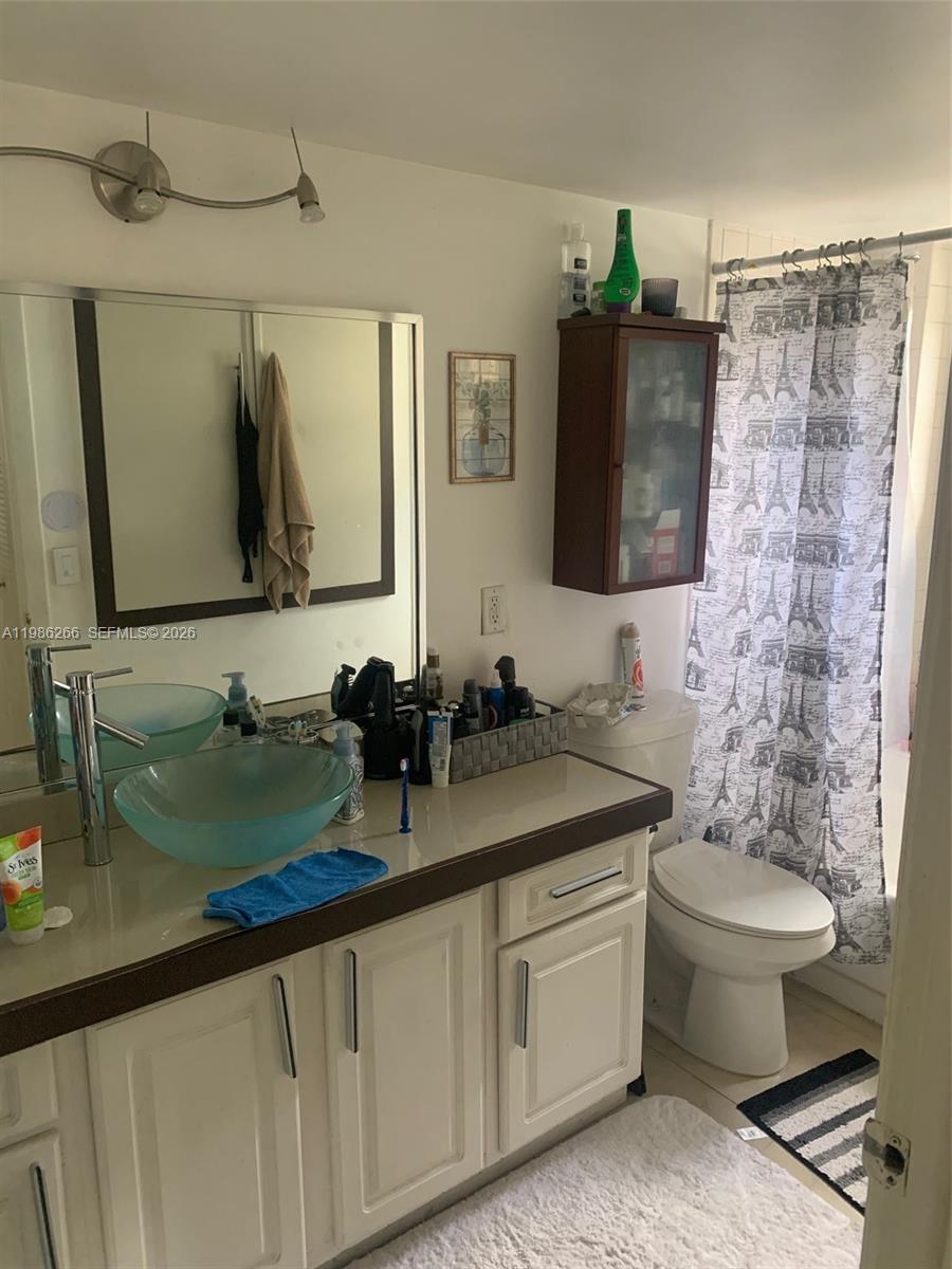 8215 Lake Dr #201 Doral, FL 33166