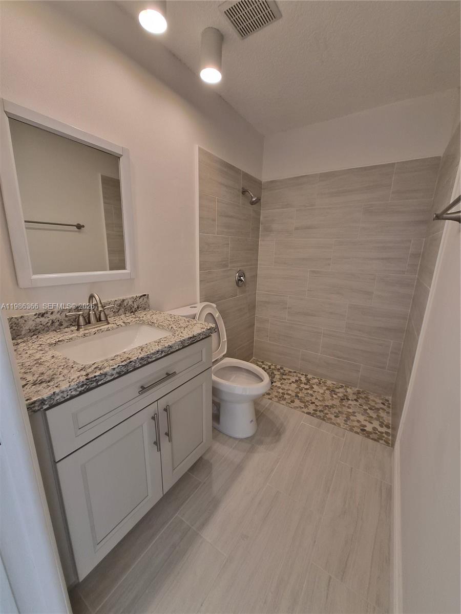 17316 NW 63rd Ave Hialeah, FL 33015