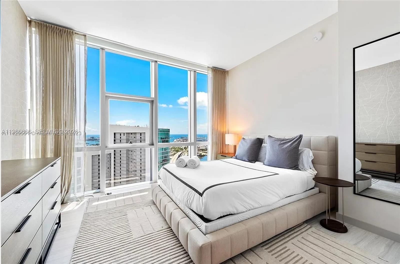 851 NE 1st Ave #5201 Miami, FL 33132