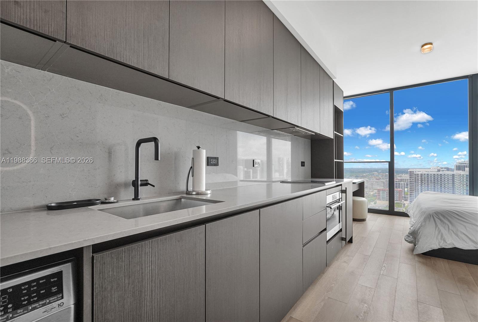 image E11EVEN Hotel & Residences9