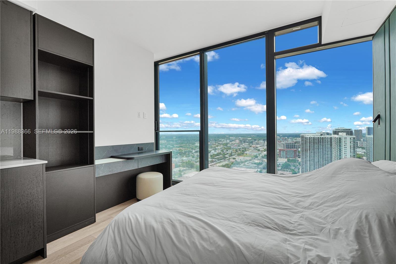 image E11EVEN Hotel & Residences8