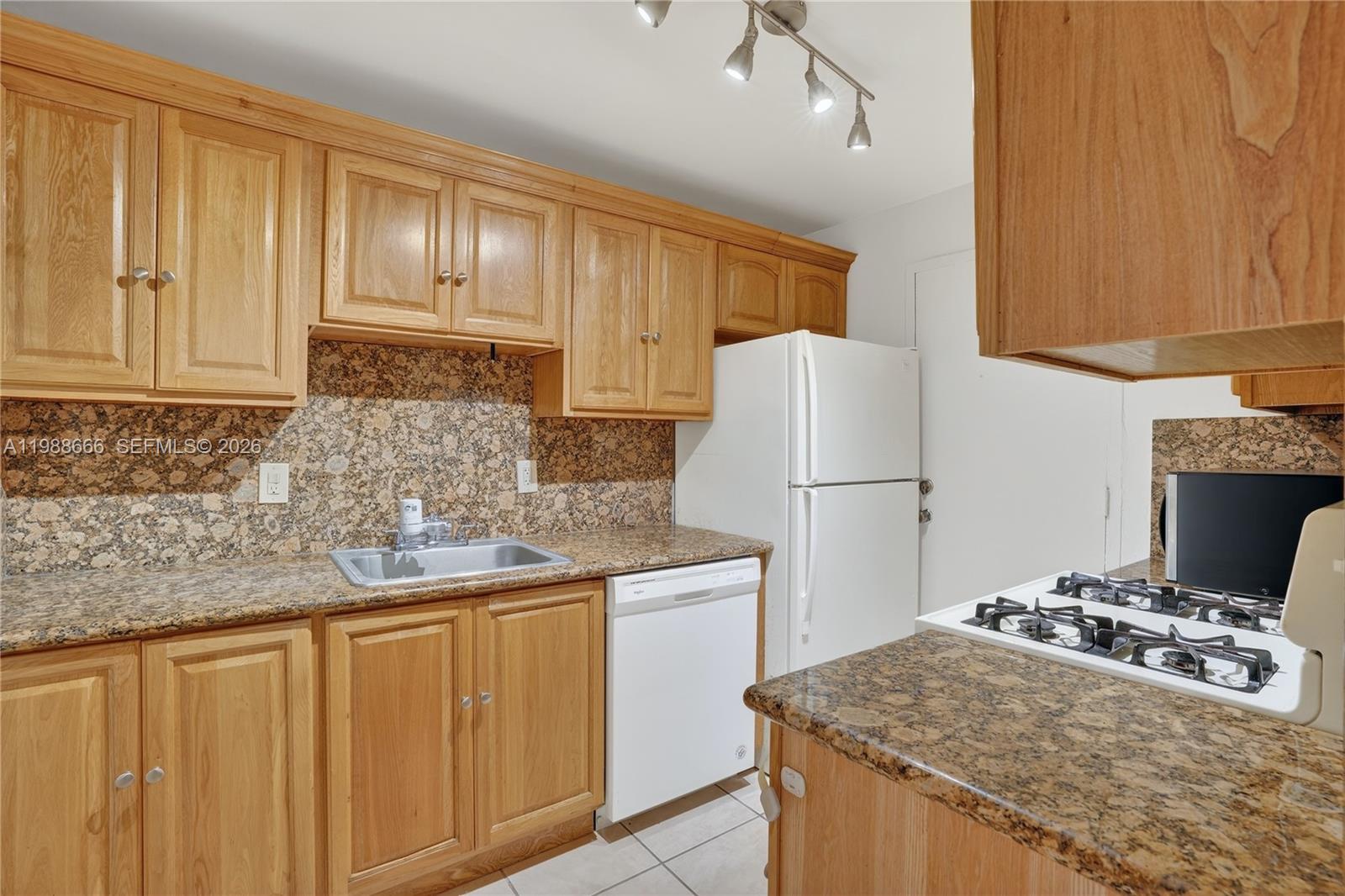 6904 N Kendall Dr #F104 Pinecrest, FL 33156