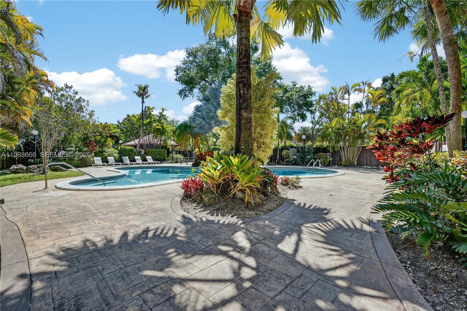 6904 N Kendall Dr #F104 Pinecrest, FL 33156