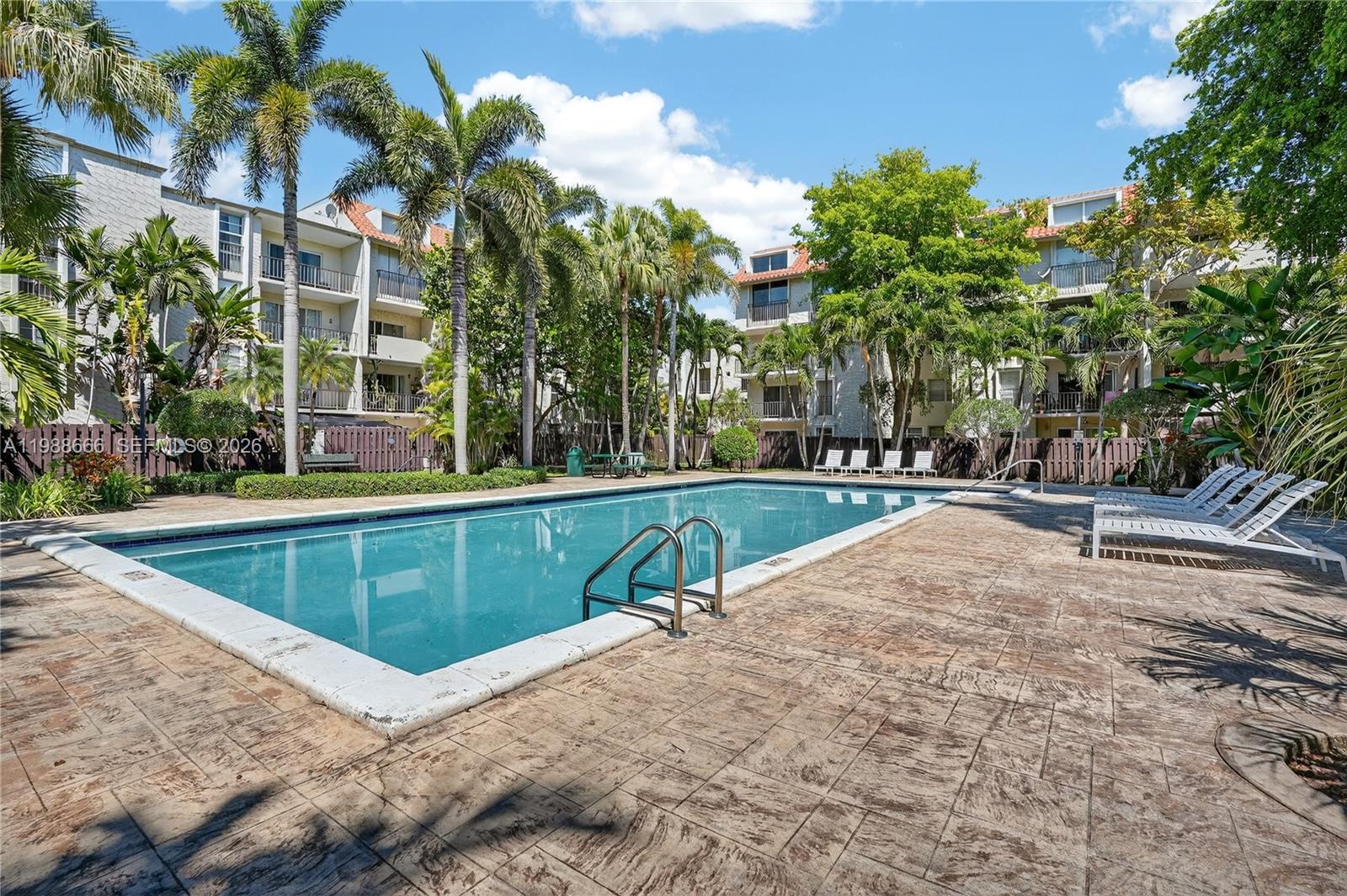 6904 N Kendall Dr #F104 Pinecrest, FL 33156