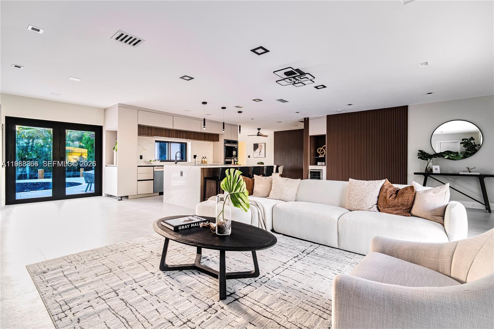 5561 NE 28th Ave Fort Lauderdale, FL 33308