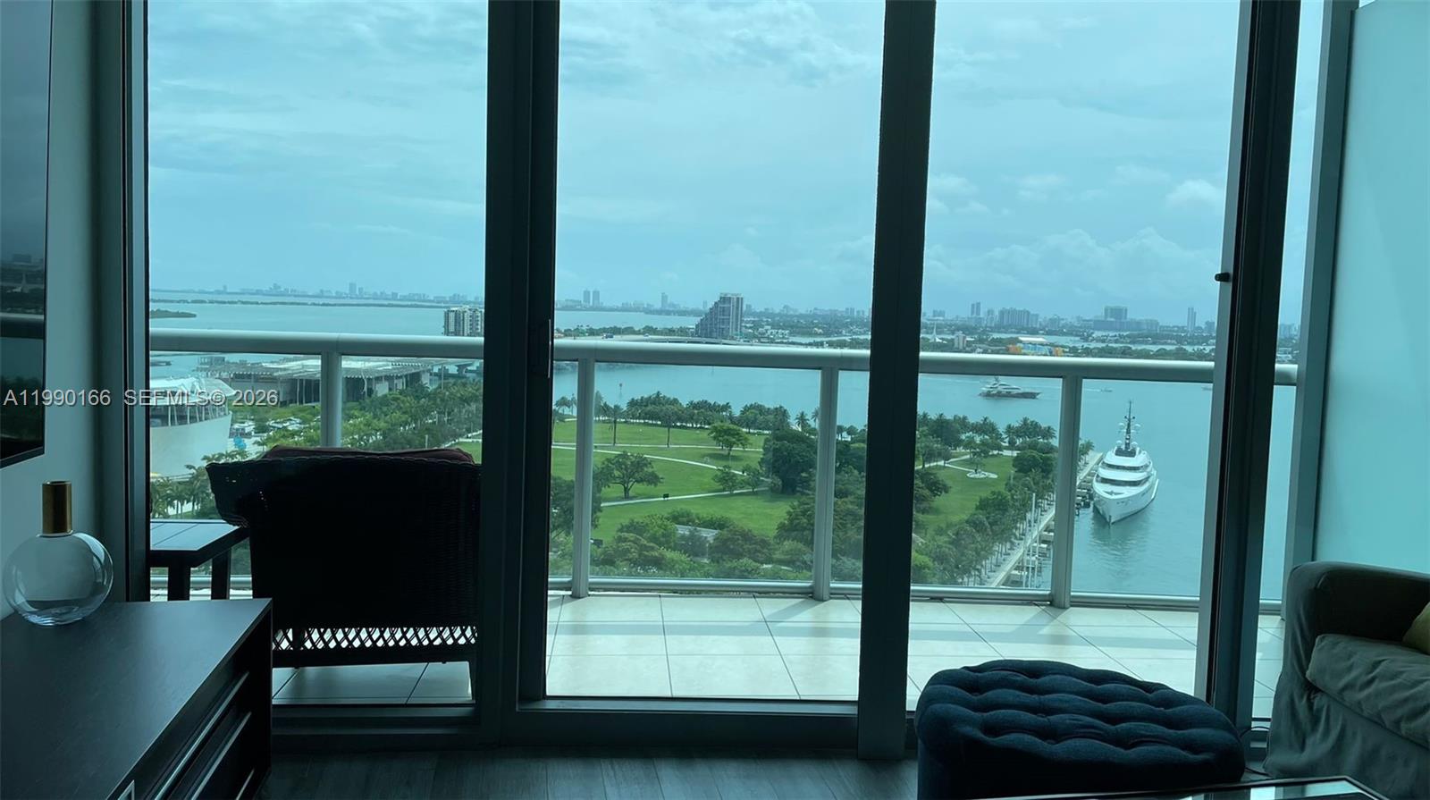 888 Biscayne Blvd #1810 Miami, FL 33132