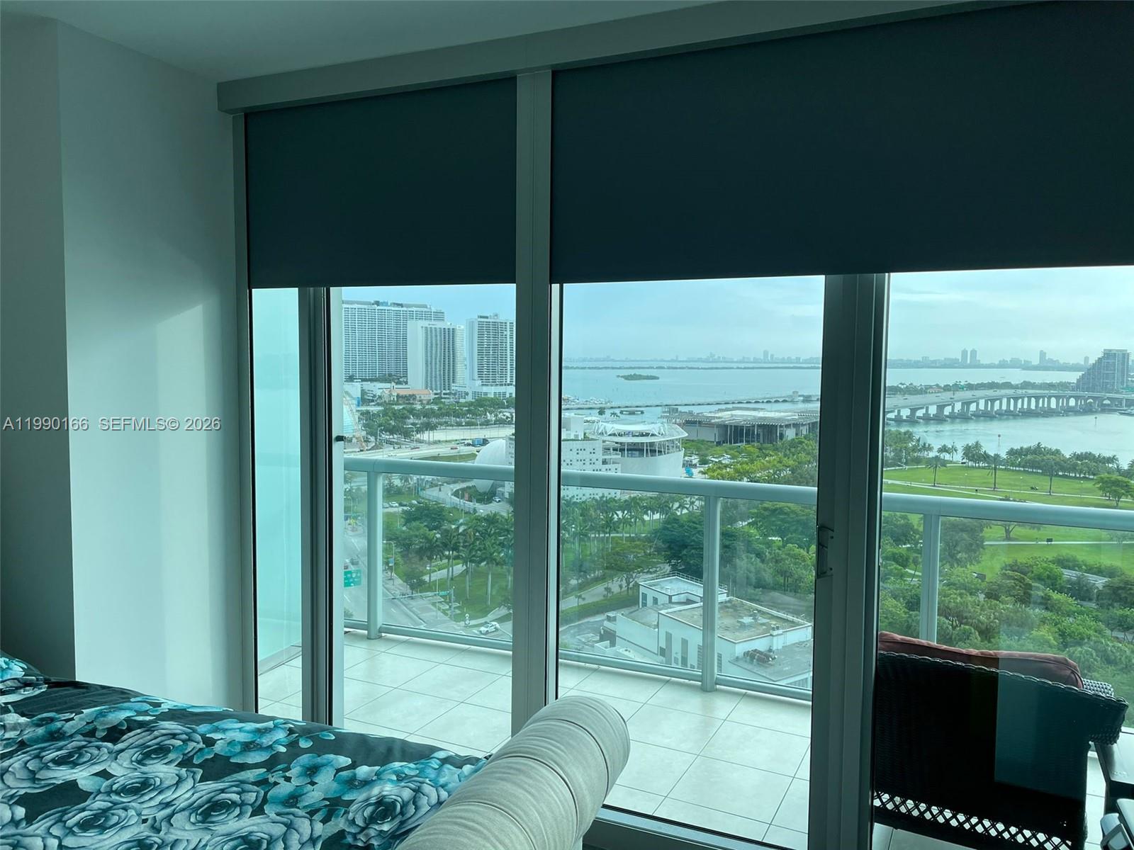 888 Biscayne Blvd #1810 Miami, FL 33132