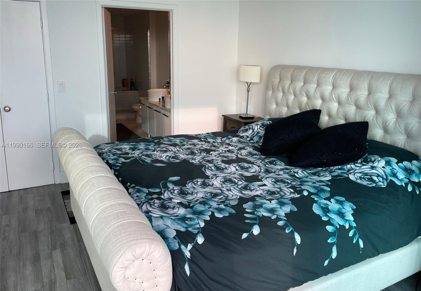 888 Biscayne Blvd #1810 Miami, FL 33132