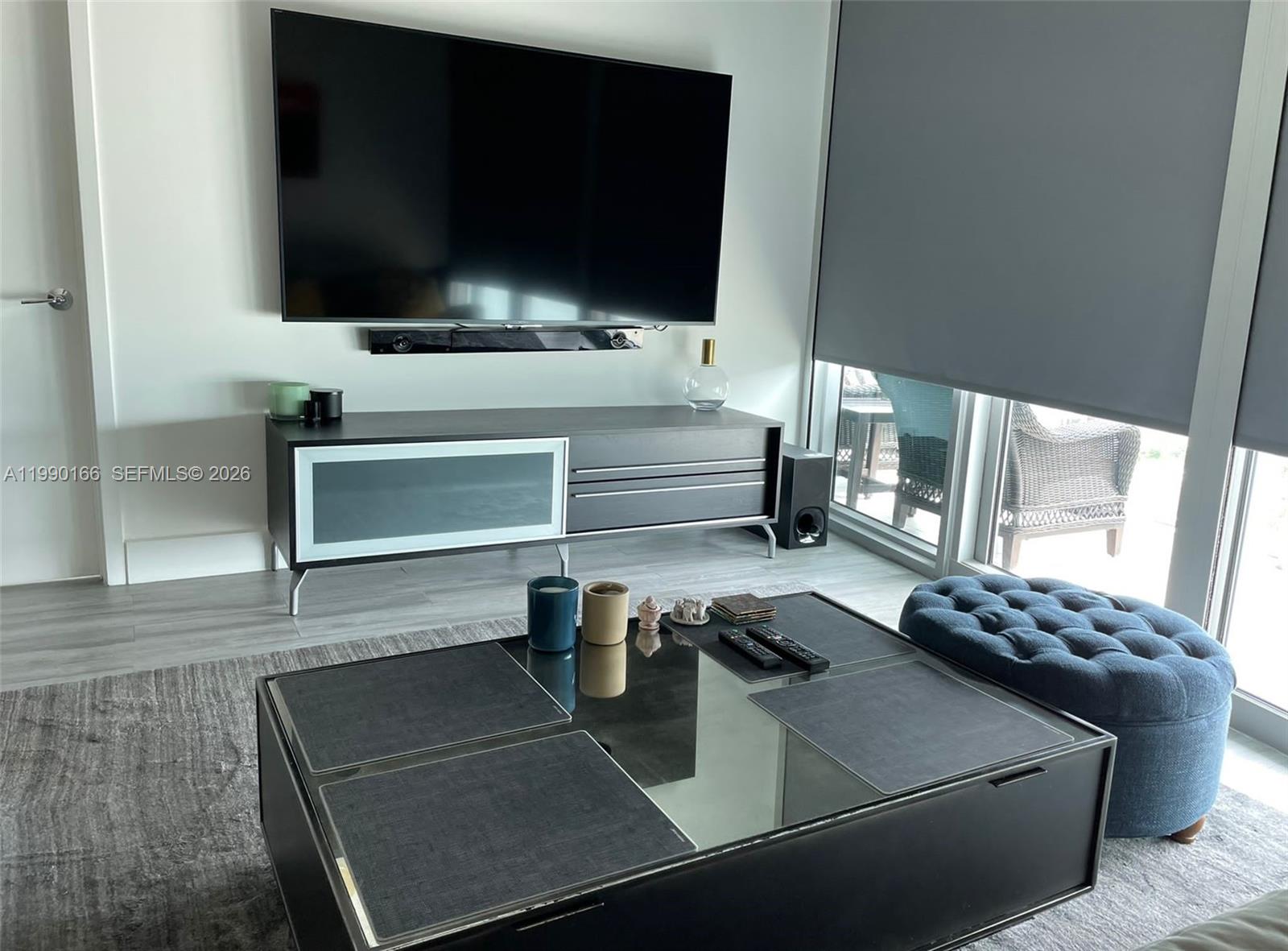 888 Biscayne Blvd #1810 Miami, FL 33132