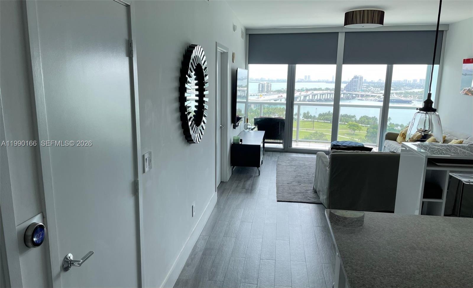 888 Biscayne Blvd #1810 Miami, FL 33132