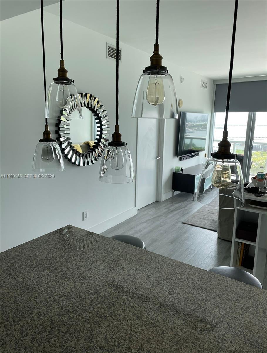 888 Biscayne Blvd #1810 Miami, FL 33132