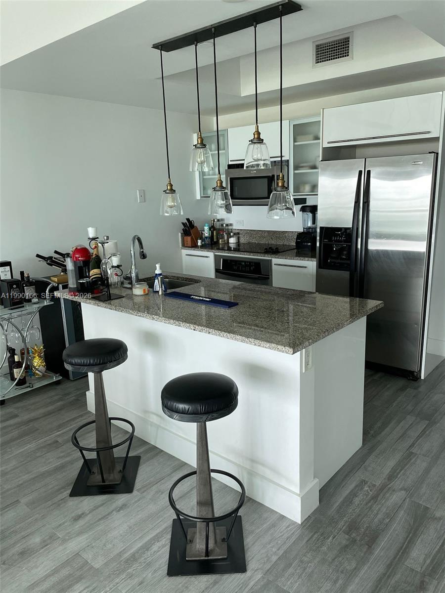 888 Biscayne Blvd #1810 Miami, FL 33132